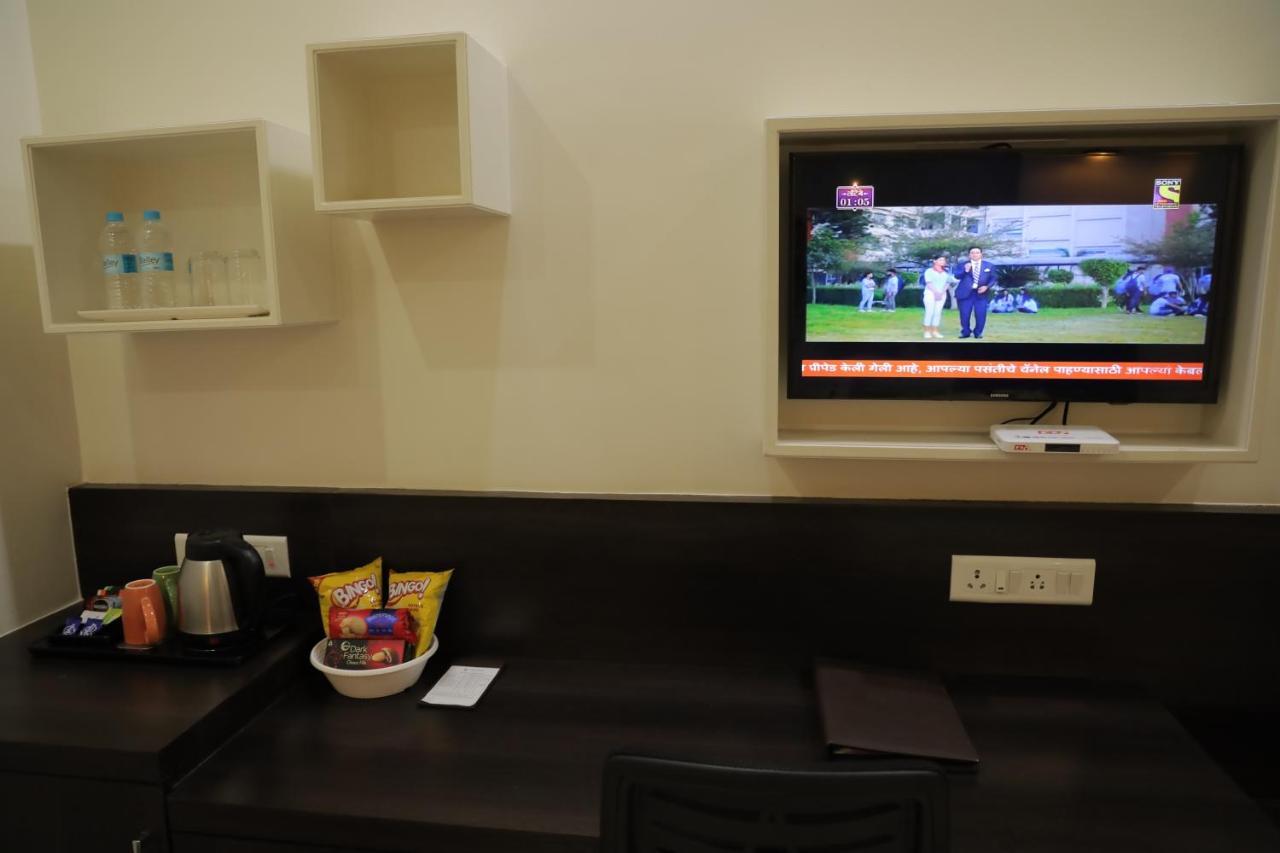 Отель Aishwarya Regency Talegaon Dabhade Экстерьер фото